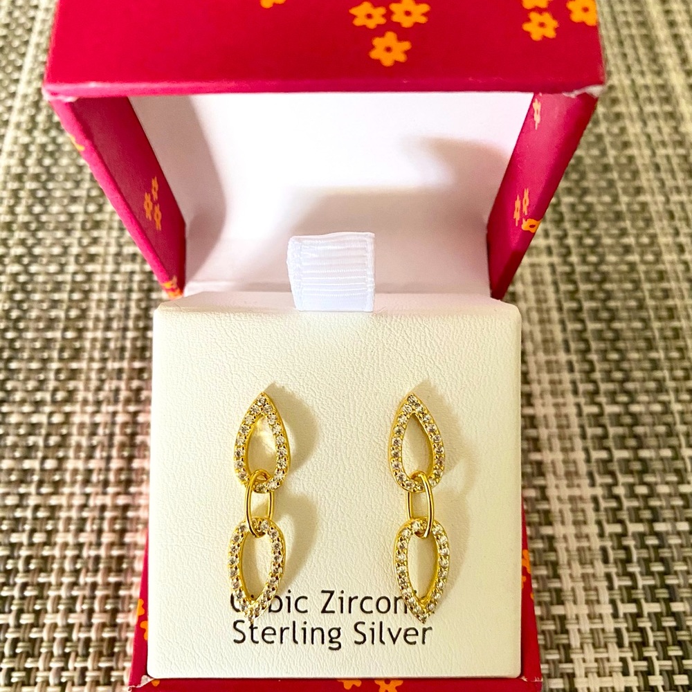 Nanette BRAND NEW gold toned stud earrings 😍 Box included 🎁 - Picture 4 of 5